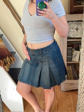 Vintage Y2K Faded Dark Wash Pleated Denim Mini Skirt Size 12